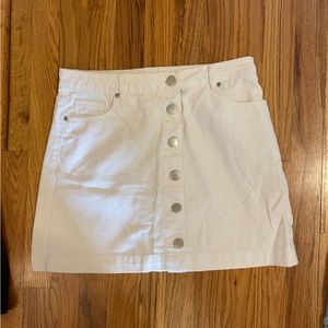 WHITE DENIM SKIRT.
